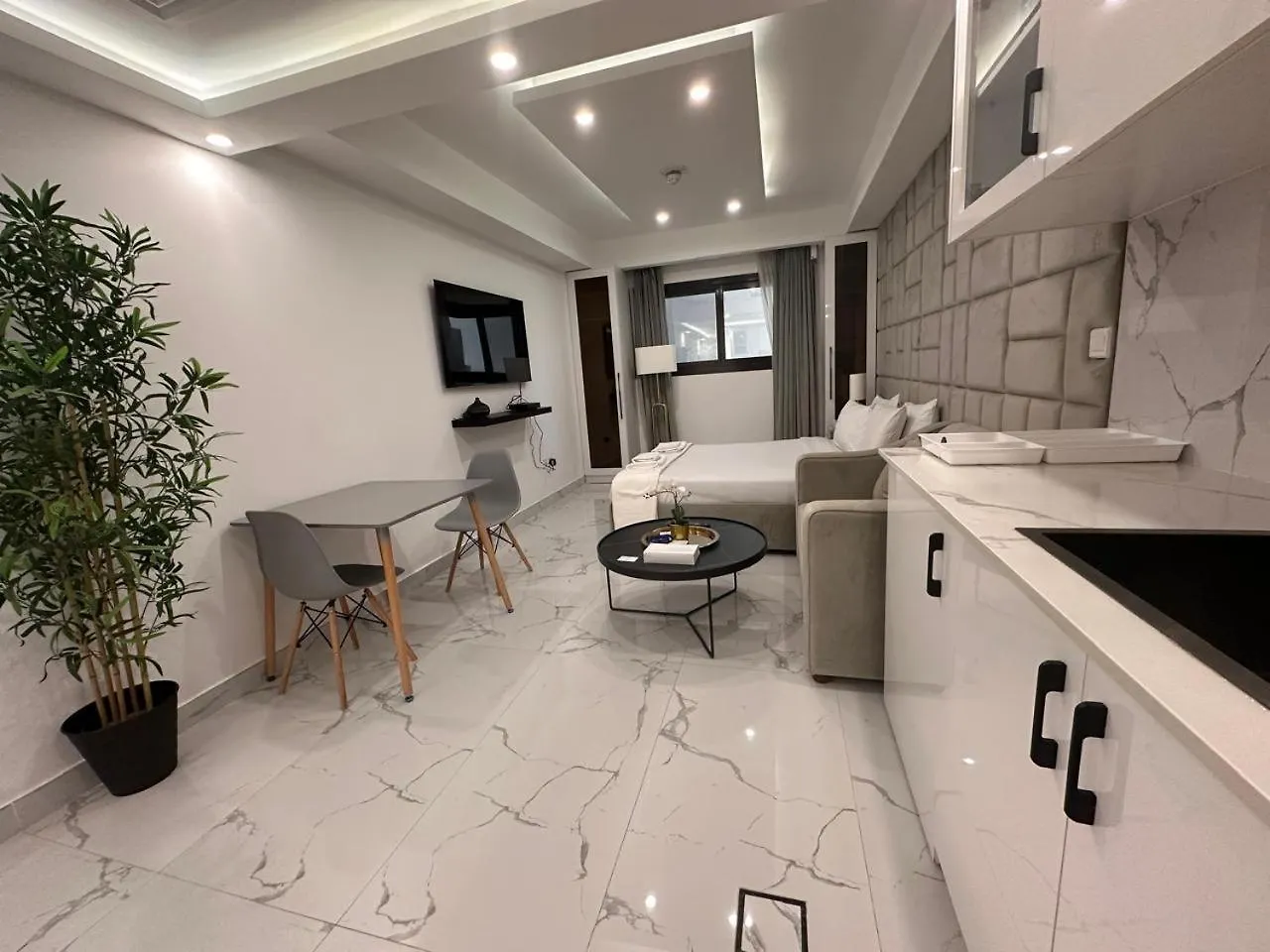 Modern & Stylish Studio Retreat Dubai