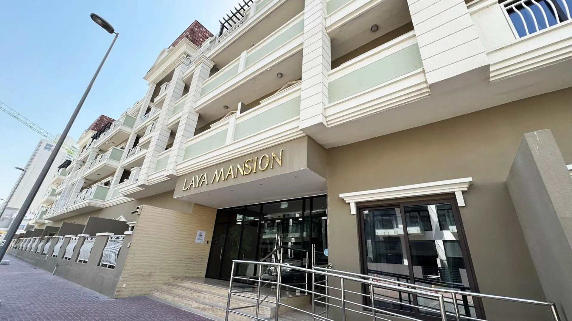 Modern & Stylish Studio Retreat Dubai