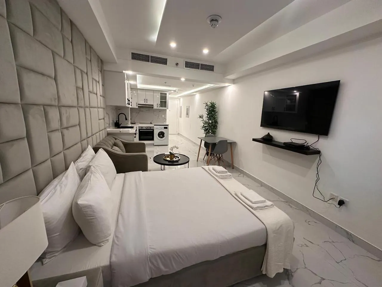 Modern & Stylish Studio Retreat Dubaj